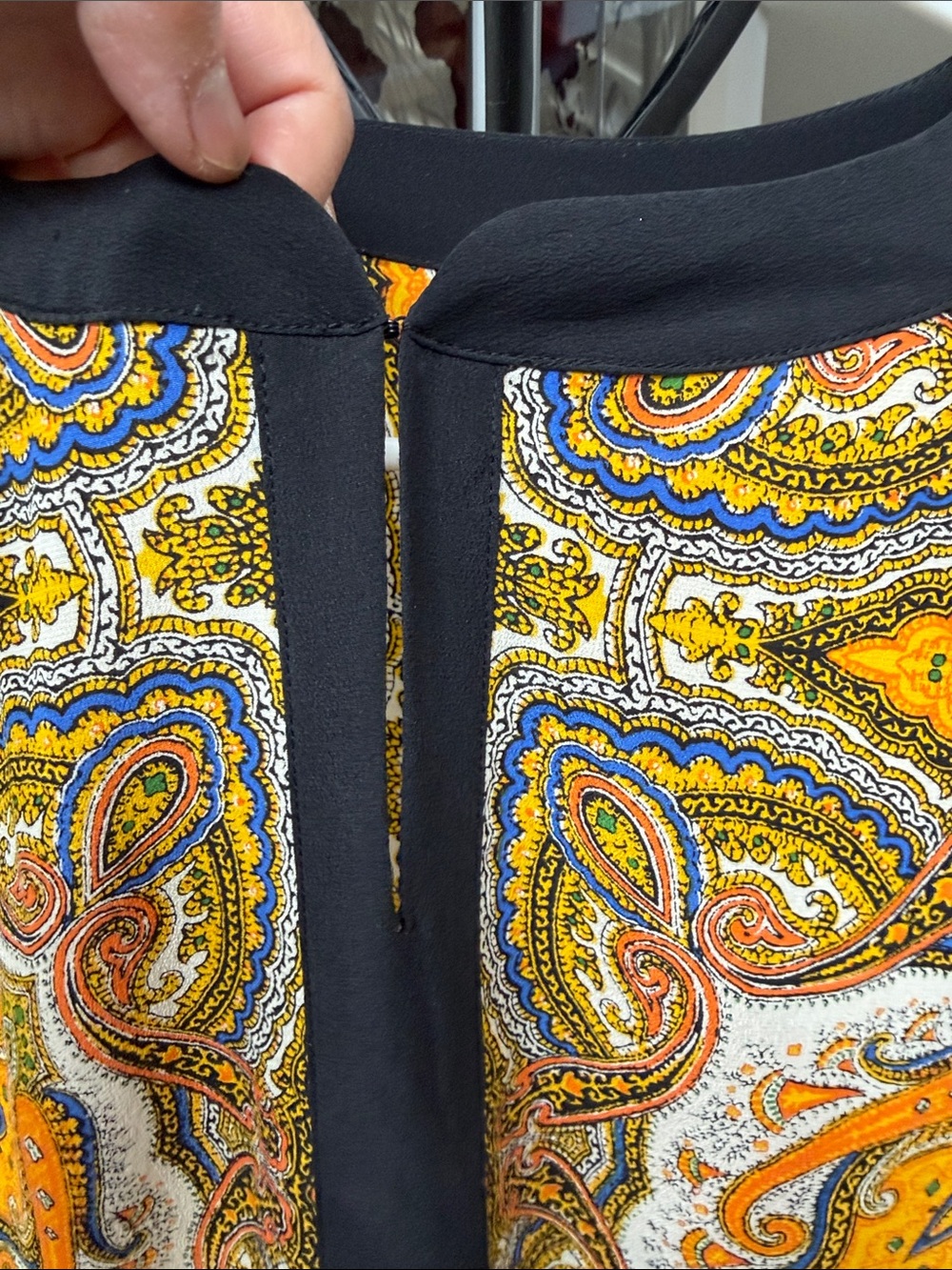 Sleeveless Paisley Print Women’s Silk Midi Dress in Mustard and Black size S - Picture 3 of 7